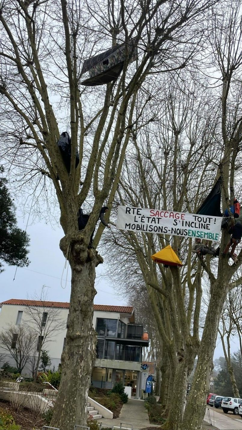 Evacuation  Soorts-Hossegor de deux des trois militants opposs  la ligne RTE. Dlogs par dcision prfectorale s'appuyant sur l'ordonnance rendue par le Tribunal judiciaire de Dax.